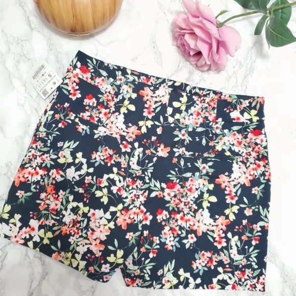Zara Pants - ZARA HIGH WAISTED NAVY FLORAL BLUE SHORTS